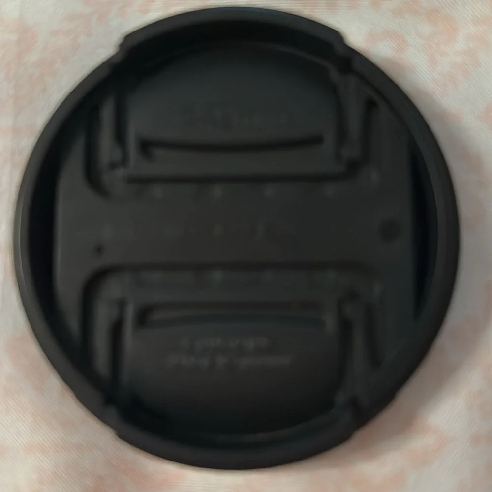 Canon Black Snap-On Lens Cap with Center Pinch